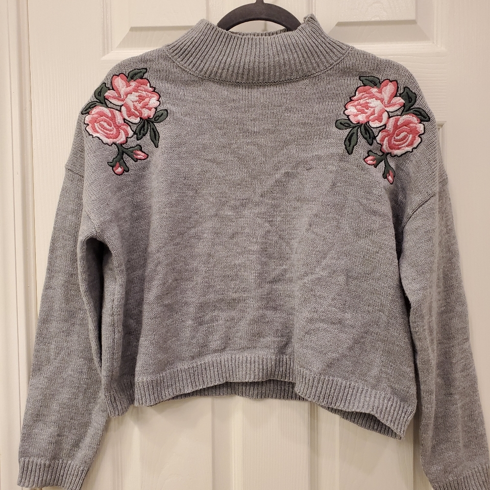 Moon&Madison grey embroidered sweater